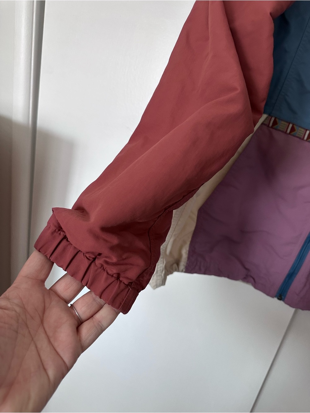 L.L. Bean Hooded Colorblock Windbreaker in Blue, Burgundy & Mauve size large - Picture 4 of 6